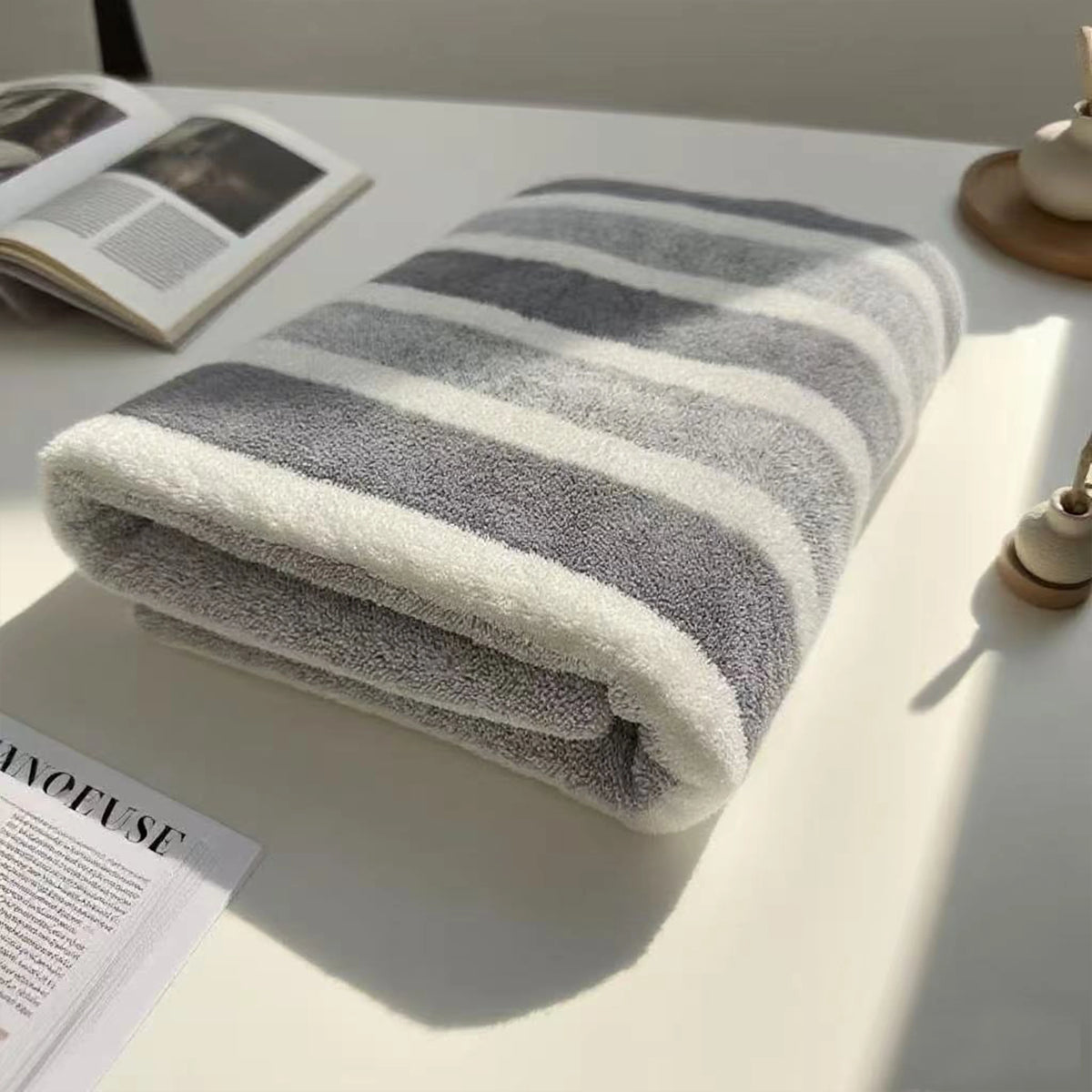 Thick Absorbent Bath Towel 70x130cm – Soft Cotton-Feel Towel for Home & Camp