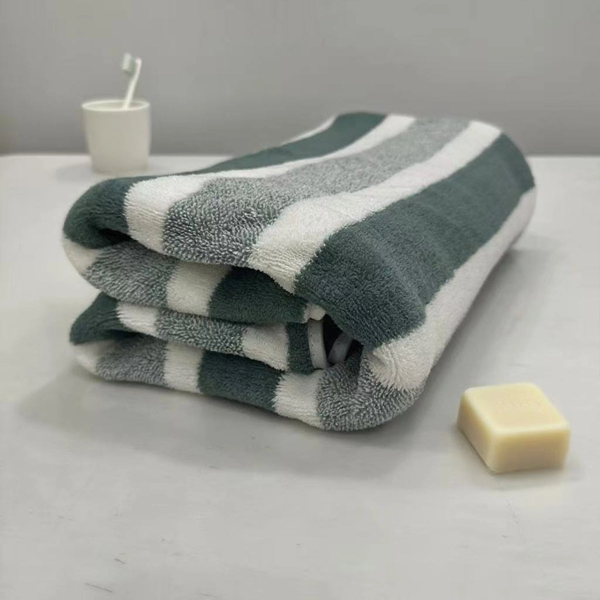 Thick Absorbent Bath Towel 70x130cm – Soft Cotton-Feel Towel for Home & Camp